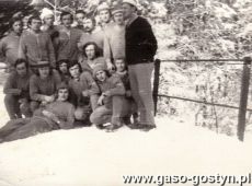 282.Trener Hajnsz i pilkarze Kani Gostyn na zimowym obozie w Karpaczu (1972 r.)