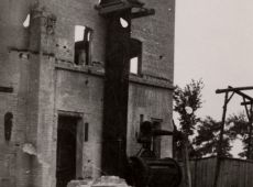 2832.Wyburzane dawnej cegielni Niemca Paula Schulza, z murow wybudowano nowy zaklad Spoldzielni Pracy Przenyslu Skorzanego (Gostyn, okolo 1950 r.)