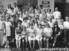 2851.Pracownicy (wraz z rodzinami) Wielkopolskiej Huty Szkla w Gostyniu na wycieczce w Wieliczce (1971 r.)