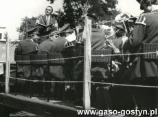 2868. Dozynki w Karolewie, na przyczepie Orkiestra Deta gostynskiej Cukrowni (sierpien 1982 r.)