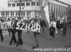 2872.Pracownicy Huty Szkla w Gostyniu w pochodzie pierwszomajowym