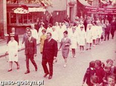 2874.Pochod piwrszomajowy w Gostyniu (ul. 1 Maja)