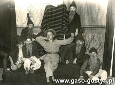 2876.ZACZAROWANA KROLEWNA - przedstawienie w sali Hotelu Polonia wystawione przez uczniow Szkoly Powszechnej nr 1 w Gostyniu  (20 listopada 1938 r.)