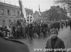 2878.Pochod pierwszomajowy w Gostyniu (przed trybuna honorowa na ul. Swierczewskiego)