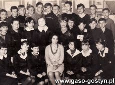 2880.Uczniowie Szkoly Podstawowej nr 2 w Gostyniu w roku szkolnym 1964-1965 (klasa VIa)