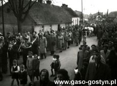 2890.Pogrzeb Boleslawy Bogdanskiej - nauczycielki Szkoly Podstawowej nr 1 w Gostyniu (6 maja 1956 r.)
