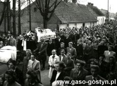 2892.Pogrzeb Boleslawy Bogdanskiej - nauczycielki Szkoly Podstawowej nr 1 w Gostyniu (6 maja 1956 r.)