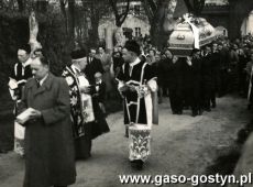 2893.Pogrzeb Boleslawy Bogdanskiej - nauczycielki Szkoly Podstawowej nr 1 w Gostyniu (6 maja 1956 r.)