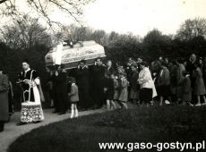 2894.Pogrzeb Boleslawy Bogdanskiej - nauczycielki Szkoly Podstawowej nr 1 w Gostyniu (6 maja 1956 r.)