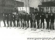 2937.Uczniowie Liceum Ogolnoksztalcacego w Gostyniu na lodowisku szkolnym (1978 r.)