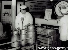 2938.Odbior mleka w Spoldzielni Mleczarskiej w Gostyniu (1971 r.)