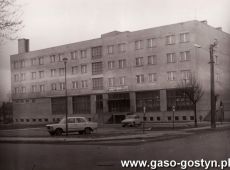 2967.Hotel Cukropol w Gostyniu wybudowany poczatkowo jako hotel pracowniczy (1985 r.)