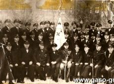 2974. IV Kompania Marynarzy im. Adama Bialoszynskiego w Poznaniu, 1933 r. (Ignacy Wozniak (gorny rzad, trzeci od prawej strony)