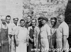 2987.Pracownicy masarni PSS w Gostyniu (1953 r.)