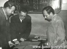 3001.Warsztat Zasadniczej Szkoly Zawodowj w Gostyniu (1969 r.), od lewej A.Dworniczak (nauczyciel zawodu), Fr.Skowronek (dyrektor szkoly) i A.Juszczak (kierownik warsztatu)