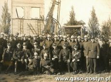 3017.Ochotnicza Straz Pozarna Cukrowni w Gostyniu na zawodach w Poniecu (17 czerwca 1934 r.)