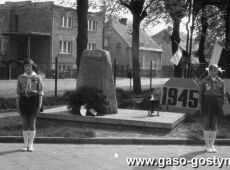 3022.Obelisk upamietniajacy wymarsz z Gostynia batalionu powstancow-ochotnikow. Na tablicy widnieje napis Stad wyszli 7 I 1919 roku do walki o wolnosc i niepodleglosc powstancy wielkopolscy z Gostynia i okolicy.