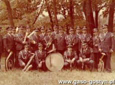 3046.Orkiestra Deta Cukrowni w Gostyniu - zdjecie wykonane po zdobyciu III miejsca na III Wojewodzkim Przegladzie Orkiestr Detych w Lesznie (1 czerwca 1980 r.)