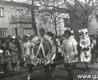 3057.Nauczyciele i uczniowie Zespolu Szkol Zawodowych w Gostyniu w pochodzie 1- majowym (1979 r.)