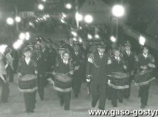 3079. Orkiestra Deta na schodach prowadzacych na Gore Zamkowa (obchody 700-lecvia Gostynia, 1 kwietnia 1978 r.)