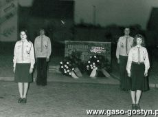 3080. Warta przy pomniku poswieconym rozstrzelanym w 1939 r. na gostynskim Rynku (obchody 700-lecia Gostynia, 1 kwietnia 1978 r.)