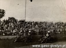 321.Unia Leszno - Kolejarz Rawicz (Leszno,22 maja 1955 r.), z plastronem nr 3 w barwach Kolejarza wystapil gostyninin Henryk Ignasiak, obok niego Waclaw Wechmann takze z Gostynia, Olejniczak i Zyto z Unii