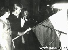 3225.Rozpoczecie roku szkolnego1979-1980 Zespolu Szkol Zawodowych w Gostyniu odbylo sie w Miejsko-Gminnym Osrodku Kultury Hutnik (1 wrzesnia 1979 r.)-slubowanie klas pierwszych