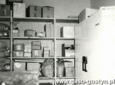 3234.PSS Spolem w Gostyniu - zaplecze sklepu nr 22 spozywczo-garmazeryjnego na rogu ulic Koscielnej i Wolnosci (1974 r.)