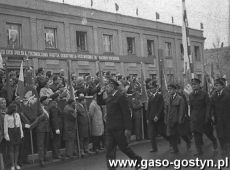 3261. Pochod pierwszomajowy w Gostyniu (ul. Swierczewskiego)