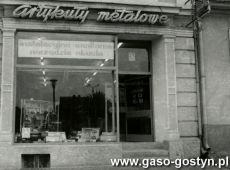 3263. Sklep z artykulami metalowymi na Rynku w Gostyniu (1973 r.)
