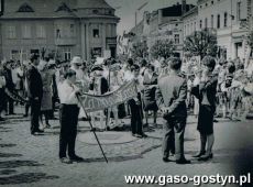 3263.Pochod wiekow w Gostyniu (Rynek, 1966 r.)