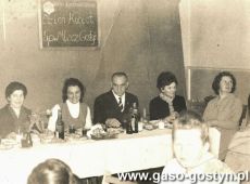 3355.Dzien Kobiet w Spoldzielni Mleczarskiej w Gostyniu ( w srodku Marian Lagodzinski - prezes spoldzielni)
