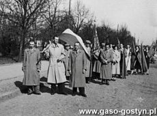3380.Pracownicy Huty Szkla w Gostyniu w pochodzie 1-majowym w 1958 roku