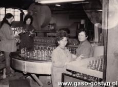 3385.Sortowanie sloikow w Wielkopolskiej Huty Szkla w Gostyniu