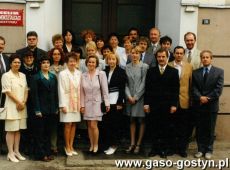 3424.Grono pedagogiczne Liceum Ogolnoksztalcacego w Gostyniu (wrzesien 1999 r.)