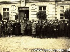 3479.Zjazd Strazy Pozarnej w Krobi (1933 r.), przed budynkiem Miejskiego Urzedu Bezpieczenstwa i Porzadku Publicznego, w  srodku stoi Juliusz Wolfarth (starosta gostynski)