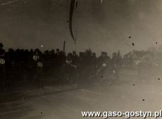 350.W zawodach motocyklowych w Gnieznie wzieli udzial zawodnicy Motoklubu Unia Gostyn (Gniezno, 5 wrzesnia 1948 r.)