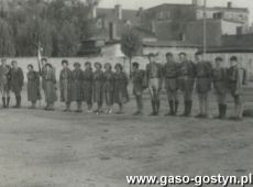 3591.Druzyna Blekitnej 8. na zbiorce przed wyjazdem na Zlot Hufca do Ponieca (sierpien 1958 r.)