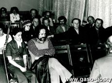 3677.Spotkanie z Antonim Dobrowolskim - niewidomym rzezbiarzem z Poznania w Zakladowym Domu Kultury HUTNIK w Gostyniu (27 wrzesnia 1977 r.)