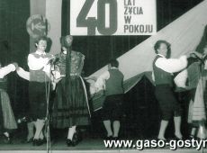 3684. Wystep zespolu folklorystycznego z Suhl (NRD) w Miejsko-Gminnym Osrodku Kultury HUTNIK w Gostyniu (1985 r.)