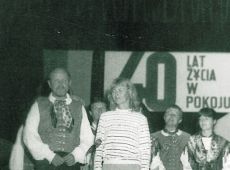 3688.Wystep zespolu folklorystycznego z Suhl (NRD) w Miejsko-Gminnym Osrodku Kultury HUTNIK w Gostyniu (1985 r.)