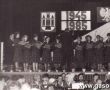 3753.Jubileuszowy koncert Choru DZWON  z okazji 35-lecia istnienia (M-GOK Hutnik, 17.11.1984 r.) - dyryguje Jan Gogol