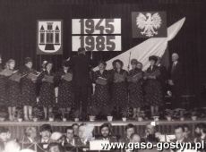 3753.Jubileuszowy koncert Choru DZWON  z okazji 35-lecia istnienia (M-GOK Hutnik, 17.11.1984 r.) - dyryguje Jan Gogol