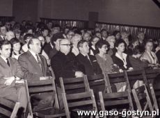 3757. 35-lecie Choru DZWON (M-GOK Hutnik, 17.11.1984 r.), w pierwszym rzedzie od lewek T.Lukowski (przew.M-GRN), Fr.Konieczny (naczelnik MiG Gostyn) i ks. Teodor Lerch (proboszcz parafii farnej w Gostyniu)