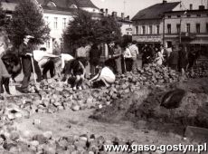 3803.Czyn spoleczny na gostynskim Rynku (maj 1975 r.) zainicjowany przez KP PZPR w Gostyniu