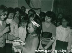 3843. Apel w Szkole Podstawowej nr 3 w Gostyniu z okazji Miesiaca Kultury Zdrowotnej (1980 r.)