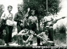 3850.Zespol big-beatowy BISKUPIANIE z  Zakladowego Domu Kultury HUTNIK w Gostyniu w czasie pobytu na wczasach w Karpaczu (1969 r.)