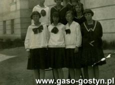 3913.Uczennice Gimnazjum w Gostyniu (lata 30. XX wieku)