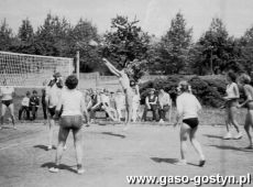 393. Stadion w Gostyniu - mecz pilki siatkowej (1969 r.)