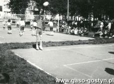 3934.Tydzien sportu szkolnego w Liceum Ogolnoksztalcacym w Gostyniu - turniej pilki siatkowej (28 maja 1977 r.)